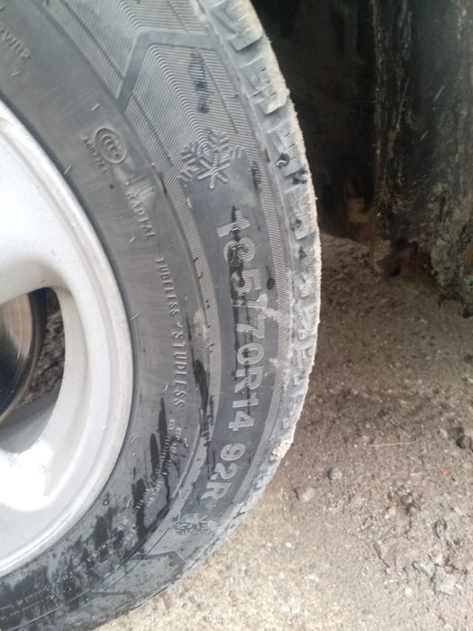 Зимние шины продается