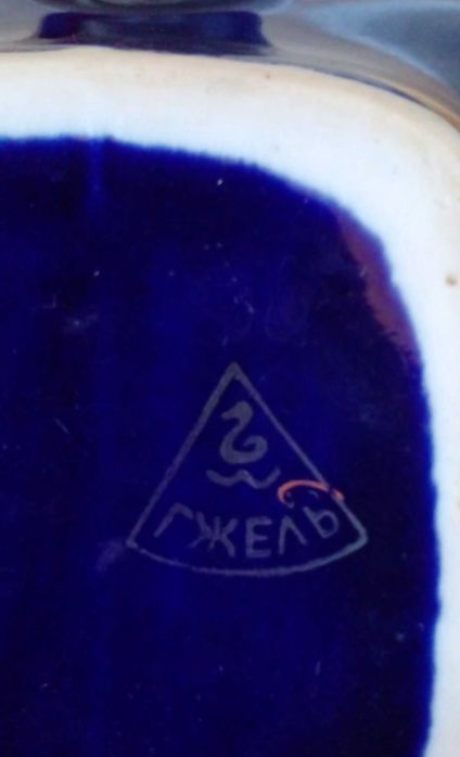 Чайники фарфоровые Гжель