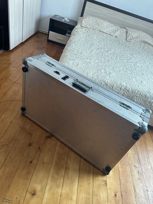 Твърд кейс за конзола в отлично състояние