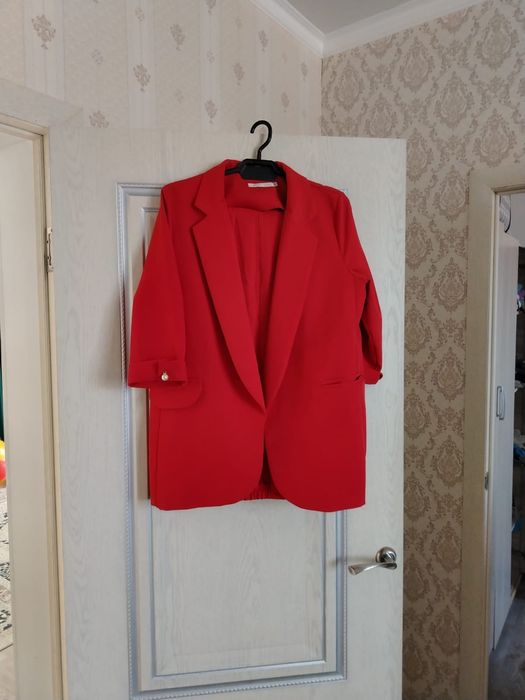Красный костюм двойка