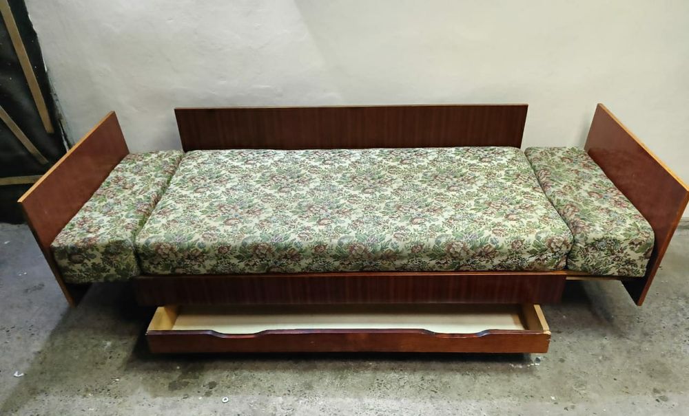 Продам детский подростковый диван  б/у