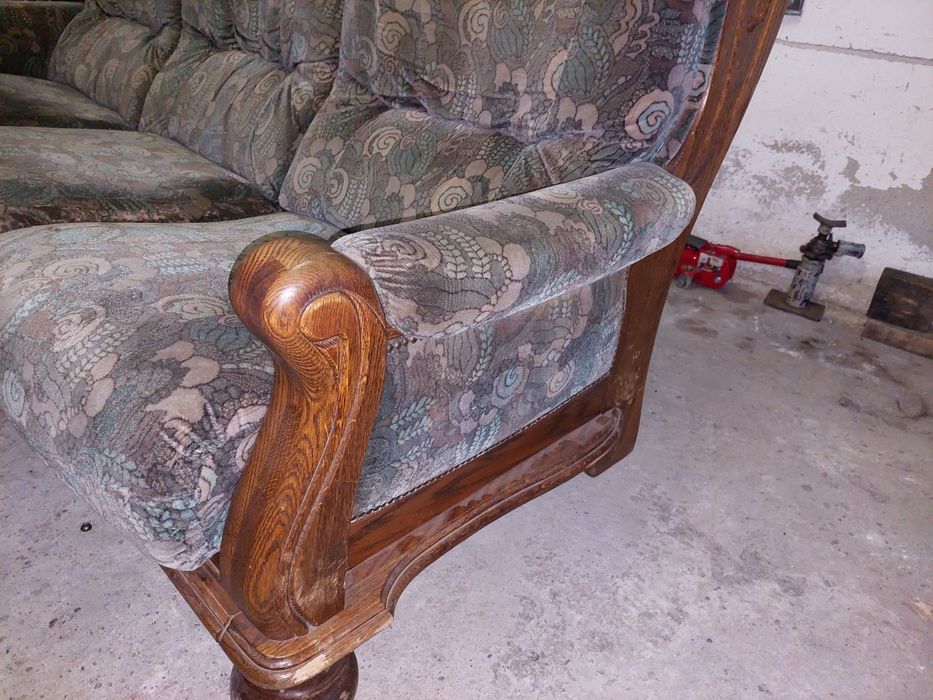 Стар диван масивно дърво