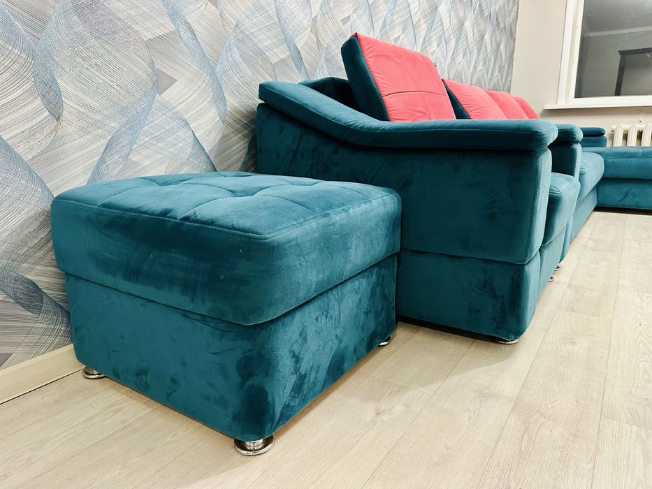 Диван красивый большой