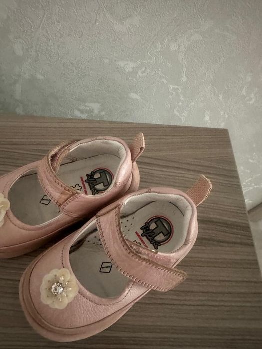 Продам детскую обувь