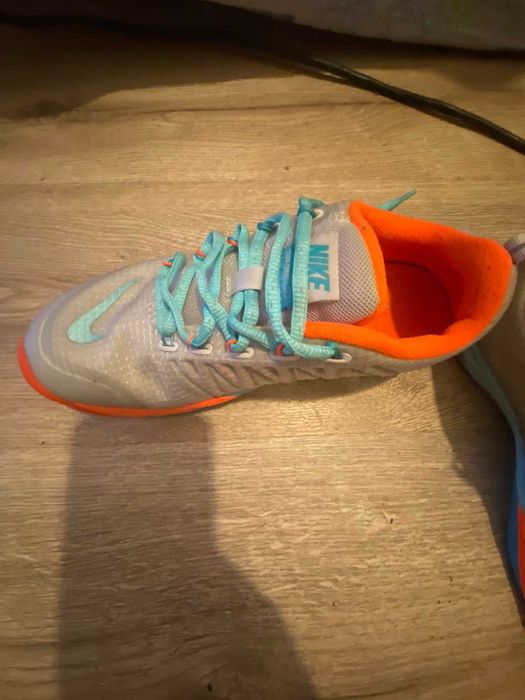 Продавам оригинални маратонки