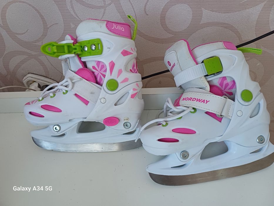 Продам детские коньки