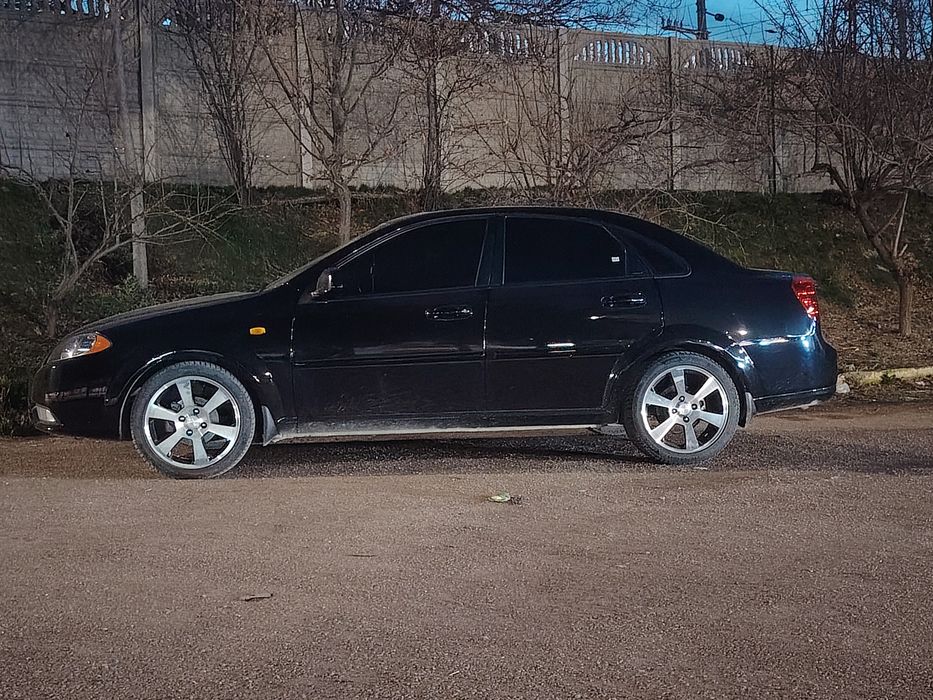 Diska bolon 215 45 R17