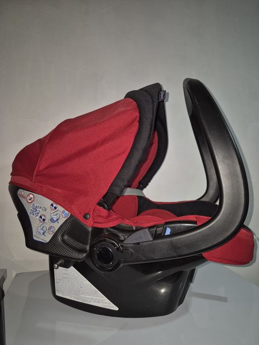 Автокресло Chicco.