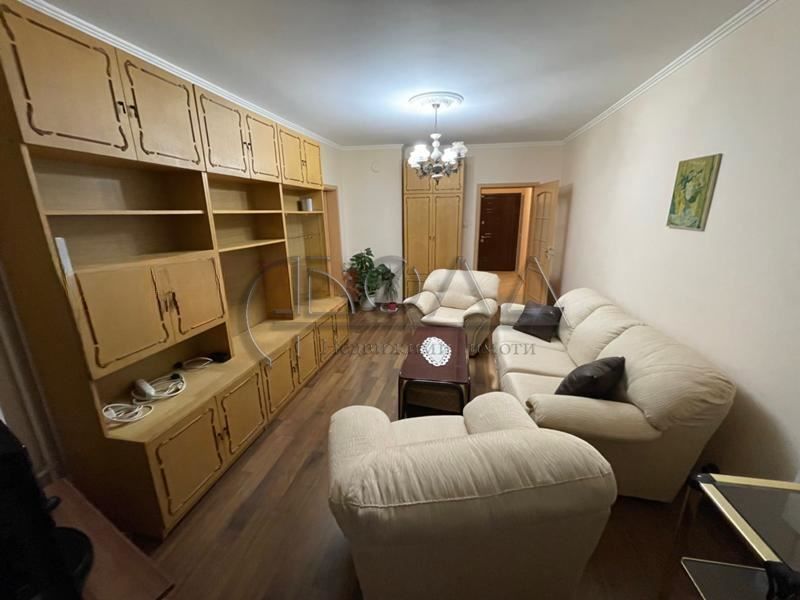 Продава се Тристаен апартамент в София, Надежда 2 - 90 кв.м за 2445 €/кв.м - Снимка #2