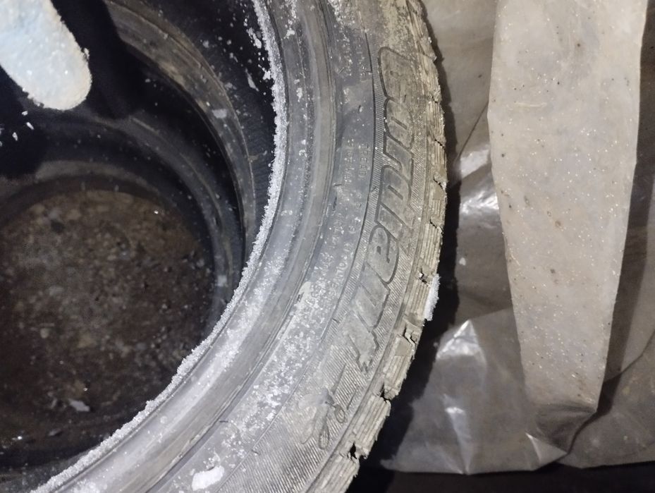 Колёса авто  стаяли на бмв