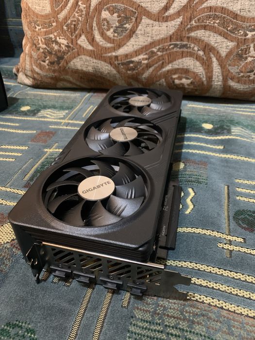 Видеокарта Gigabyte GeForce RTX 4070 Super Gaming OC