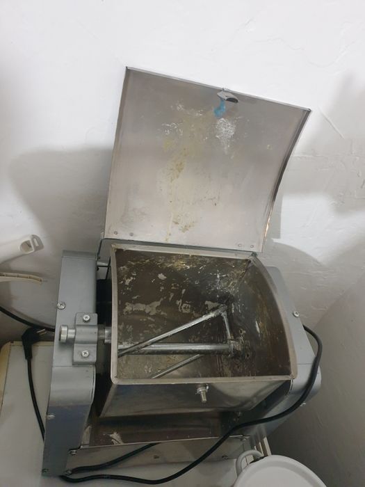 Тестомесилка или тестомес