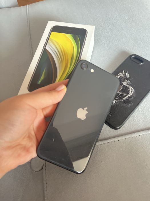 Айфон SE 64gb 75% С коробкой