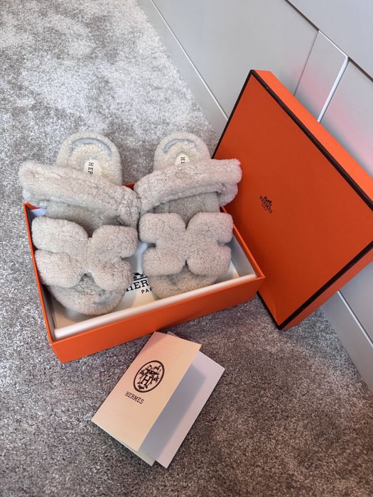 Дамски чехли Hermes / Кецове Balenciaga