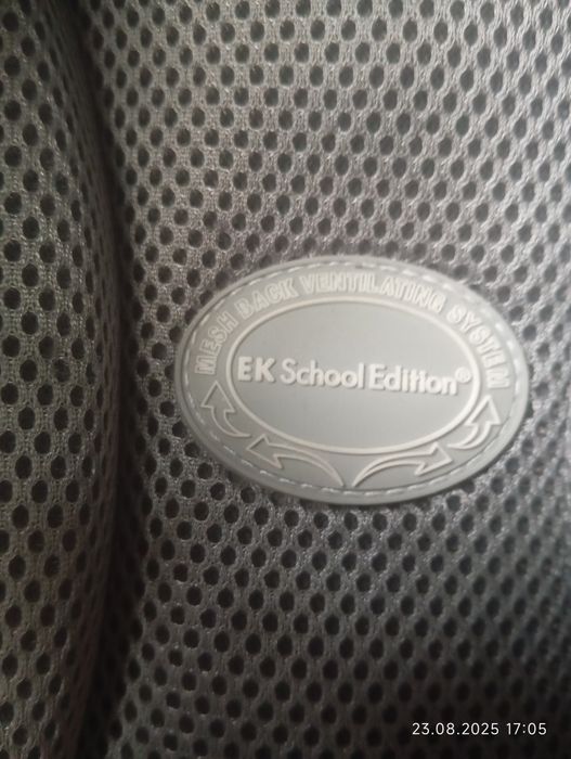 Продам рюкзаки для девочкив школу