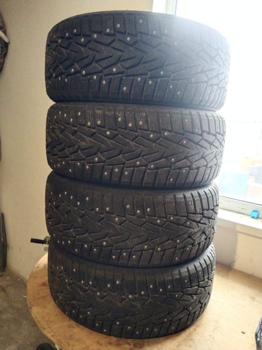 Продам зимние шипованные шины