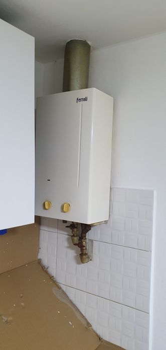 Vând instant apă caldă pe gas