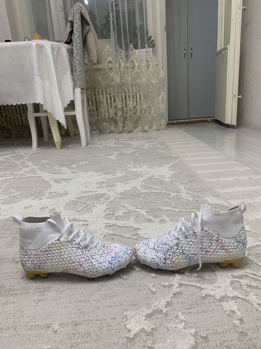 Бутсы белый