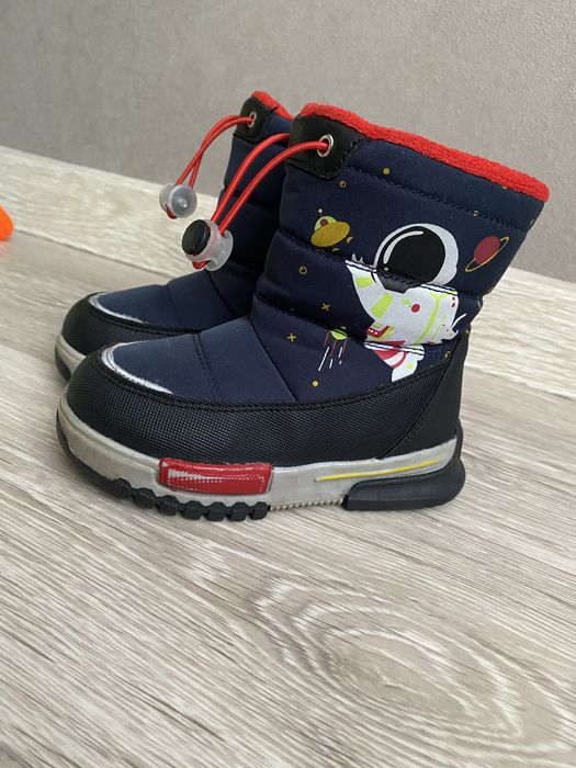 Продам детскую обувь