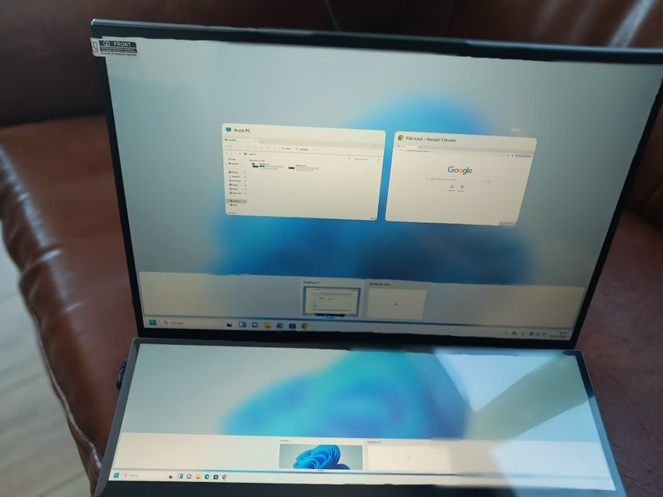 Laptop gaming dual screen