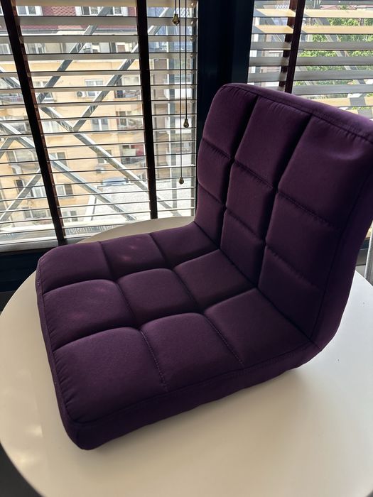 Текстилна седалка за бар стол