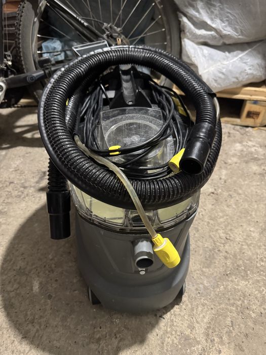 Kärcher Puzzi 8/1 C – Aparat profesional injecție-extracție