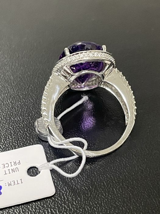 Кольцо золотое 750 пробы с бриллиантами.