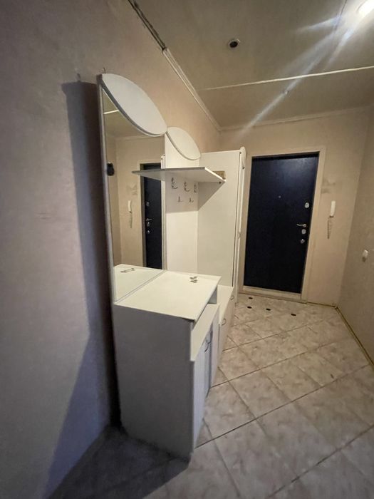 Продам прихожую б/у