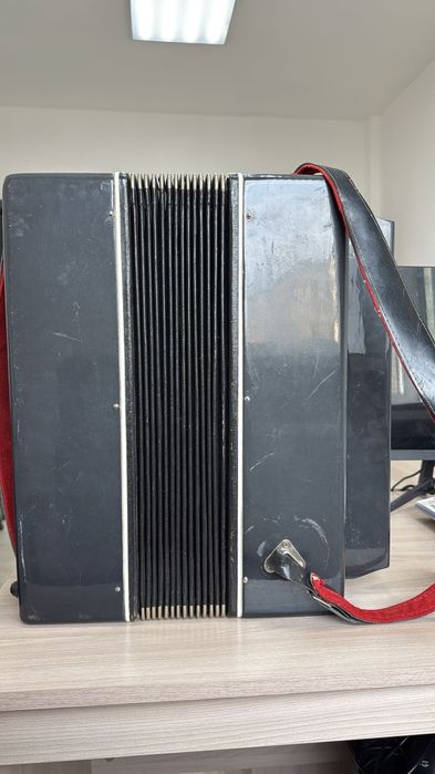 Продается баян с футляром