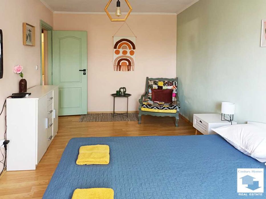 104952 Панорамен тристаен апартамент в центъра на В. Търново