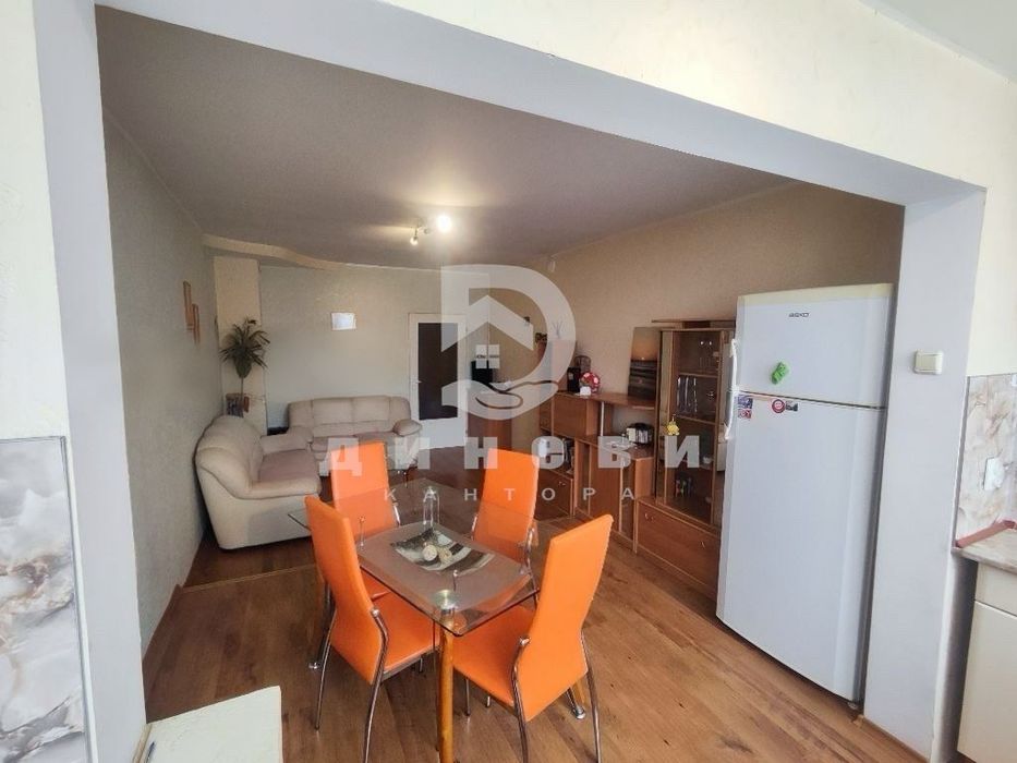 Тристаен апартамент в Железник - Център