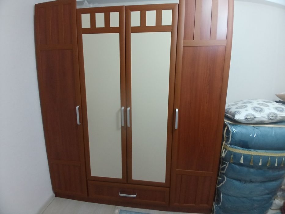 Продается шифонер и кровати