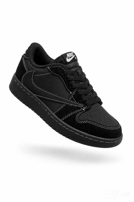 Кроссовки Travis Scott x Air Jordan 1 Low OG, размеры от 40 до 45.