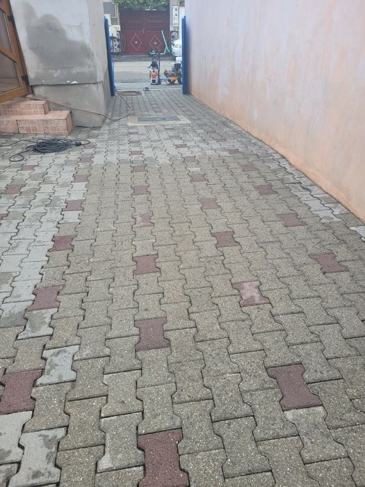 Curatare  pavaj,beton amprentat, terase,geamuri exterioare ,panouri fo