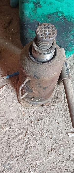 Домкрат большой срочно