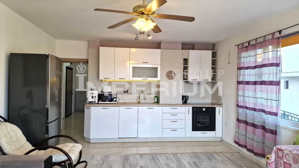 Дава се под наем Тристаен апартамент в Варна, Виница - 80 кв.м за 663 € - Снимка #1