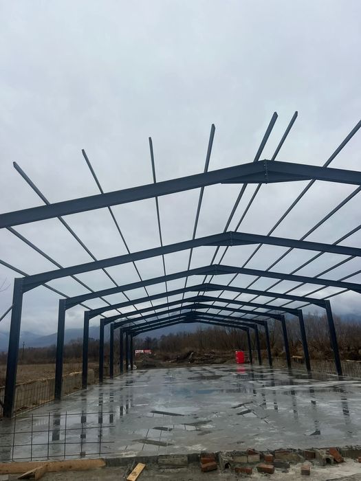 Vând structura metalică 8x30x3