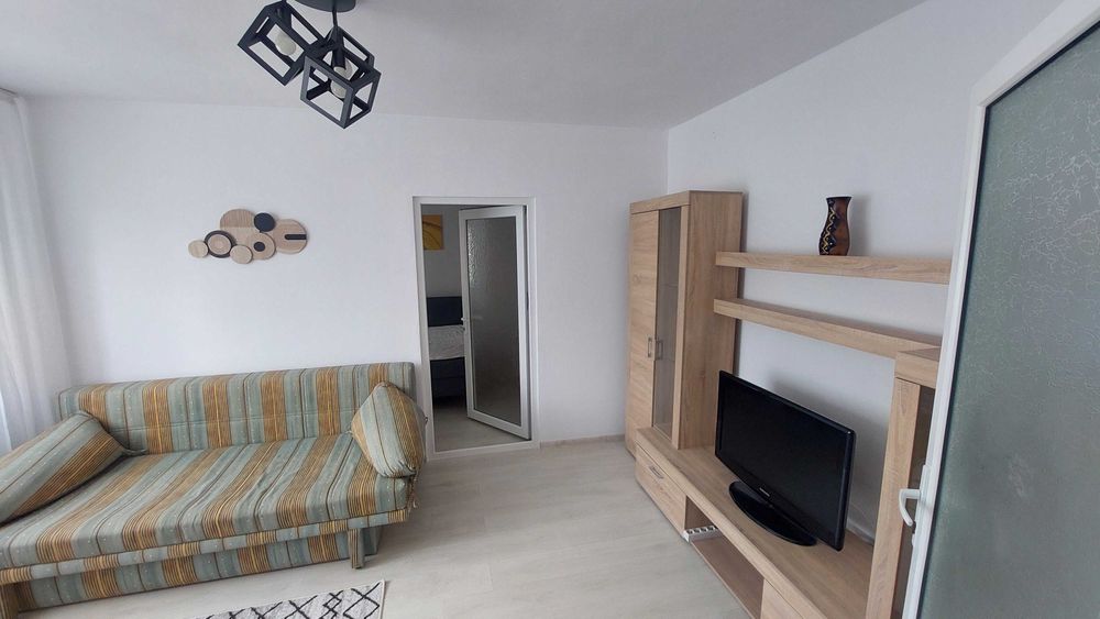 Închiriez apartament 3 camere Micro 19 zona Parma