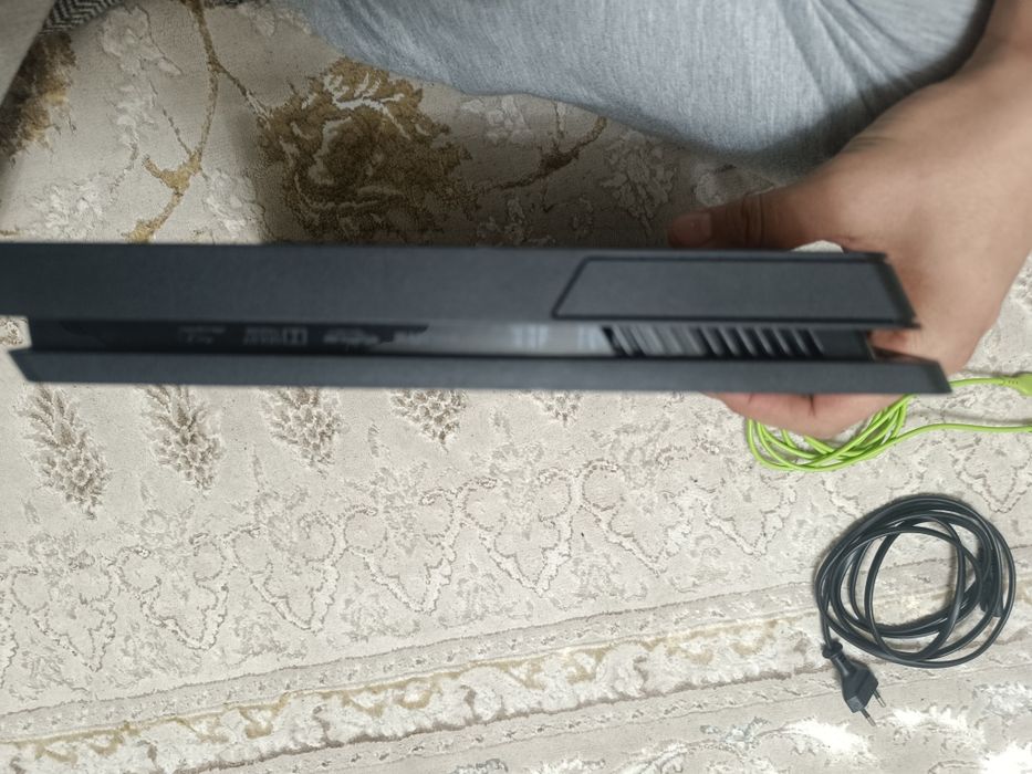 Playstation 4 slim