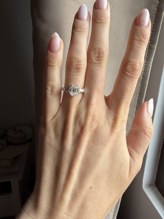 Inel cu moissanite de 2,4 CT emerald cut
