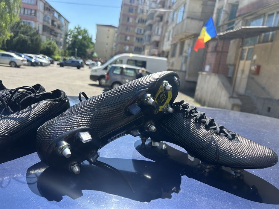 Ghete fotbal nike mercurial