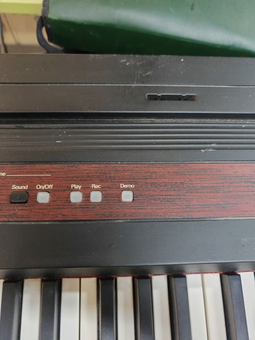Дигитално пияно Roland EP-77