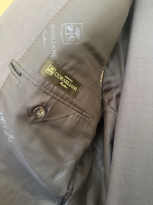 костюмы Corneliani