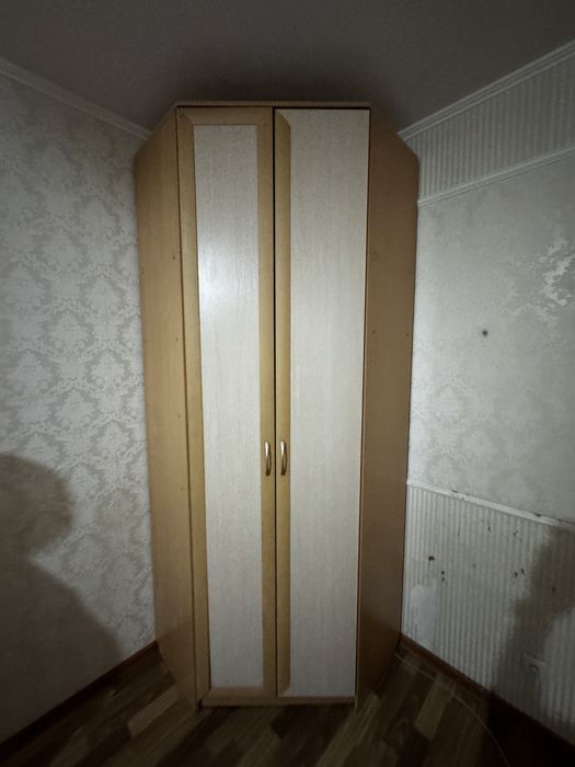 Продам угловой шкаф