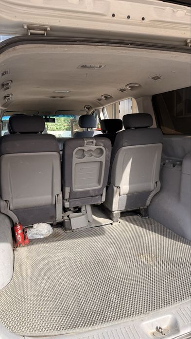 Продаётся Hyundai H-1, 2009 года.