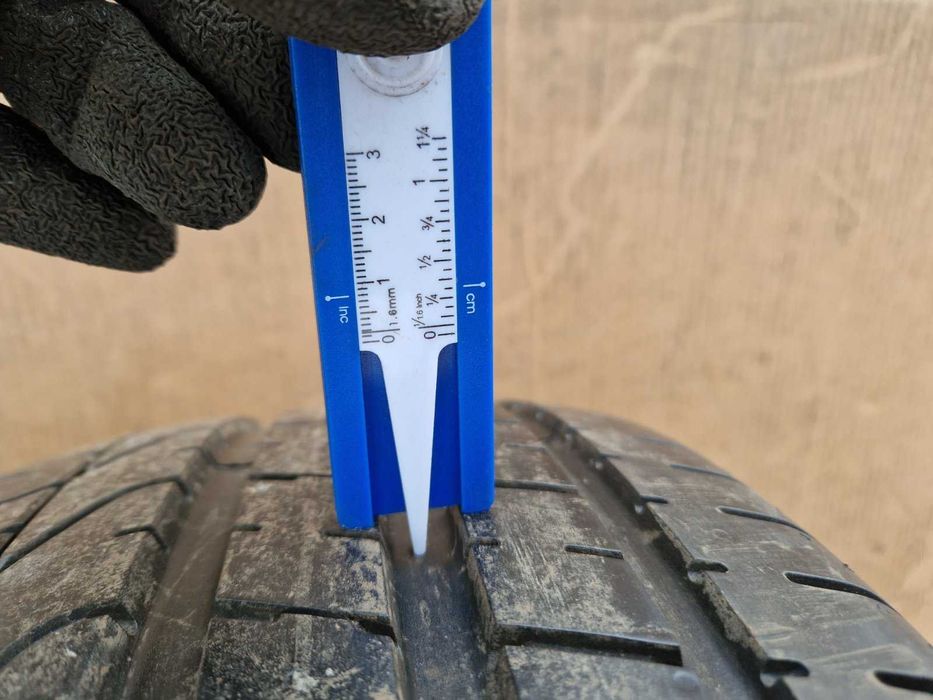 2 Pirelli R19 235/35 Летни гуми  DOT2421