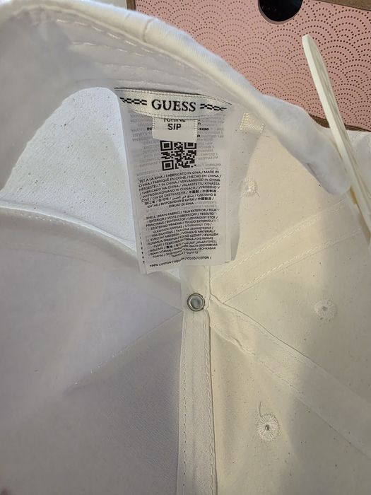 Детска шапка Guess