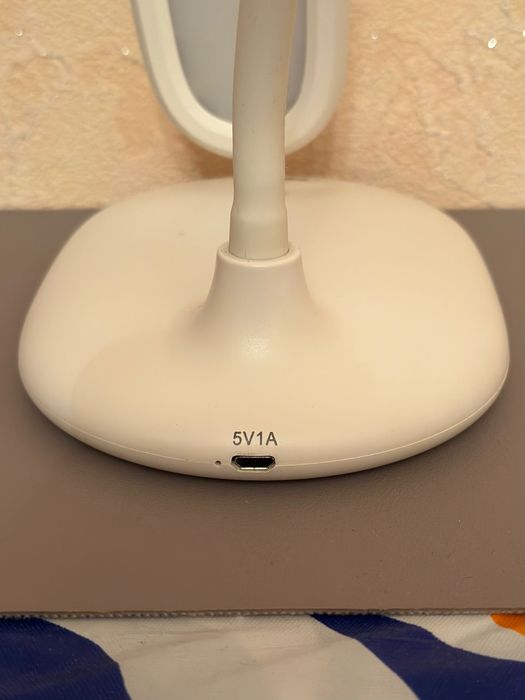 Продам настольную лампу