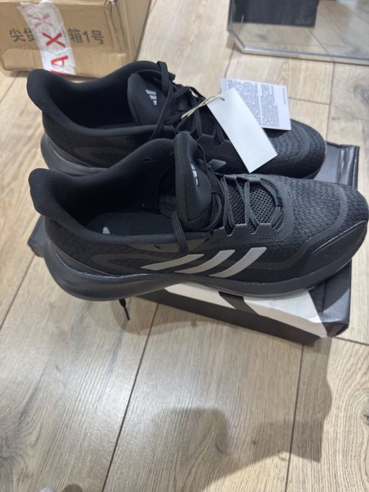 Продам кроссовки adidas оригинал