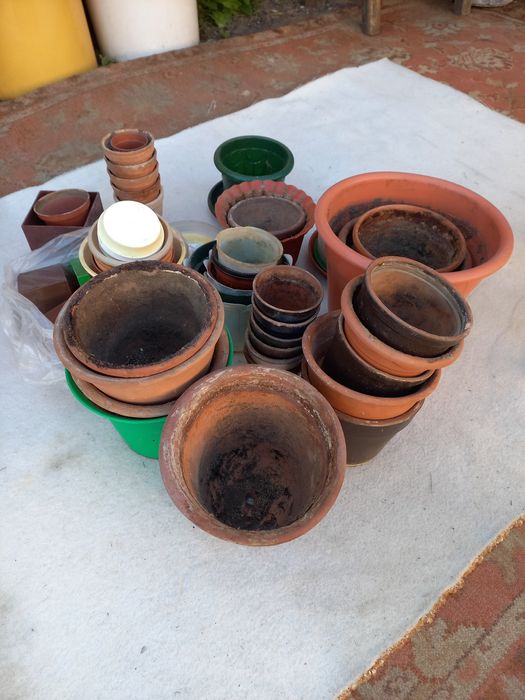 Продам горшки цветочные